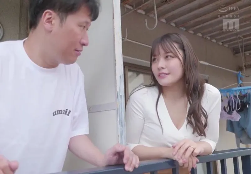 Anh trai số hưởng và em hotgirl cạnh nhà bị ông xã bỏ bê đang gửi tín hiệu cầu “chịch”